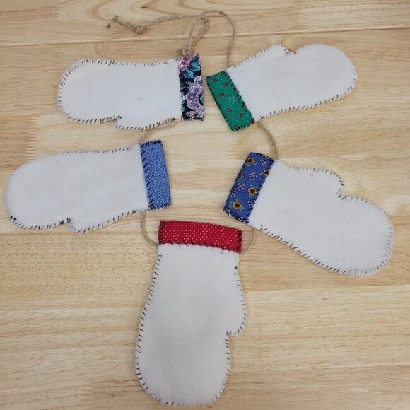 Mini Mitten Christmas Fleece 3D Embellished Garland Country Farmhouse - Picture 3 of 10